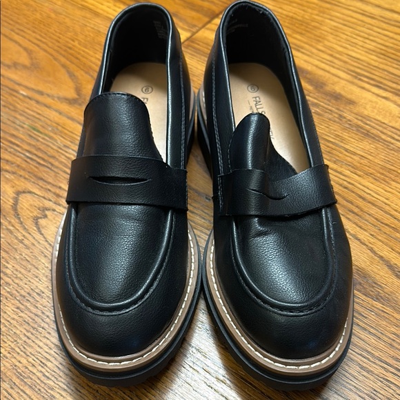 Falls Creek Shoes - 🎉HP🎉 Falls Creek Black Loafers with Brown Accent